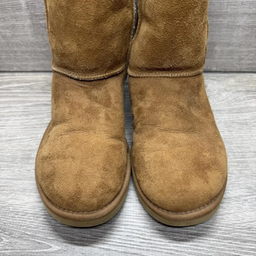 UGG Classic Short Boots Women Size 7 Chestnut Suede Sheepskin Lined 5825